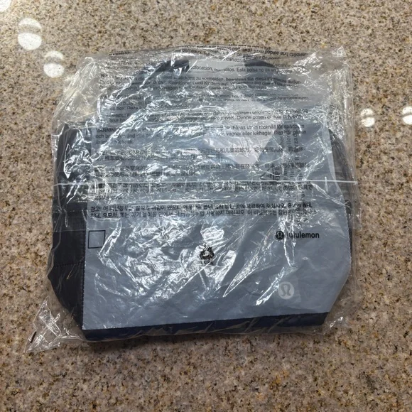 Quilted Grid Small Tote 5L - Picture 3 of 6